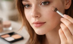 Чем скрыть синяки под глазами при макияже: как работает маскировка и почему она не всегда выглядит одинаково чем скрыть синяки под глазами при макияже